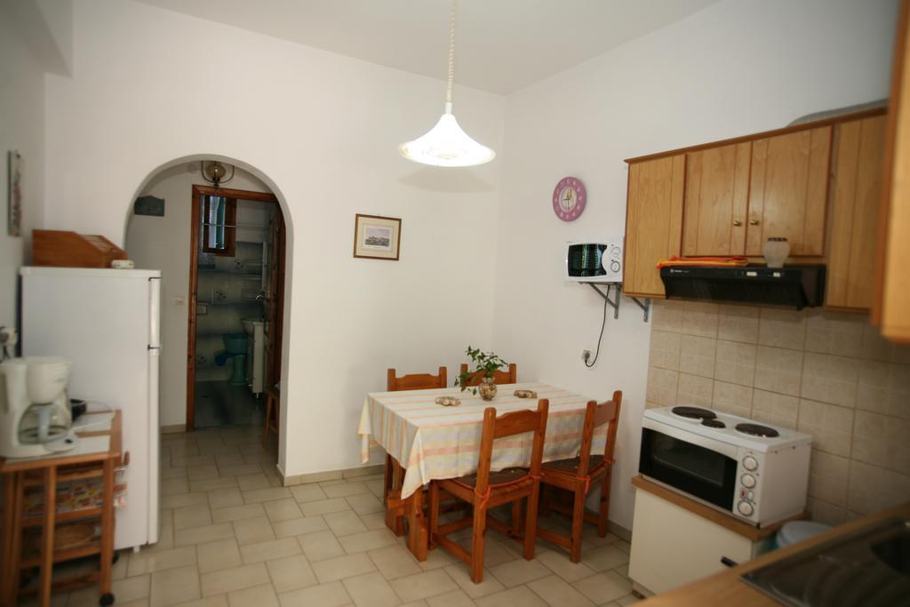 Alex-Giannis Apartments, Barbati Exterior photo