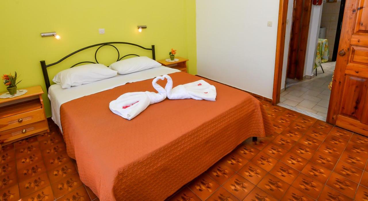 Alex-Giannis Apartments, Barbati Exterior photo