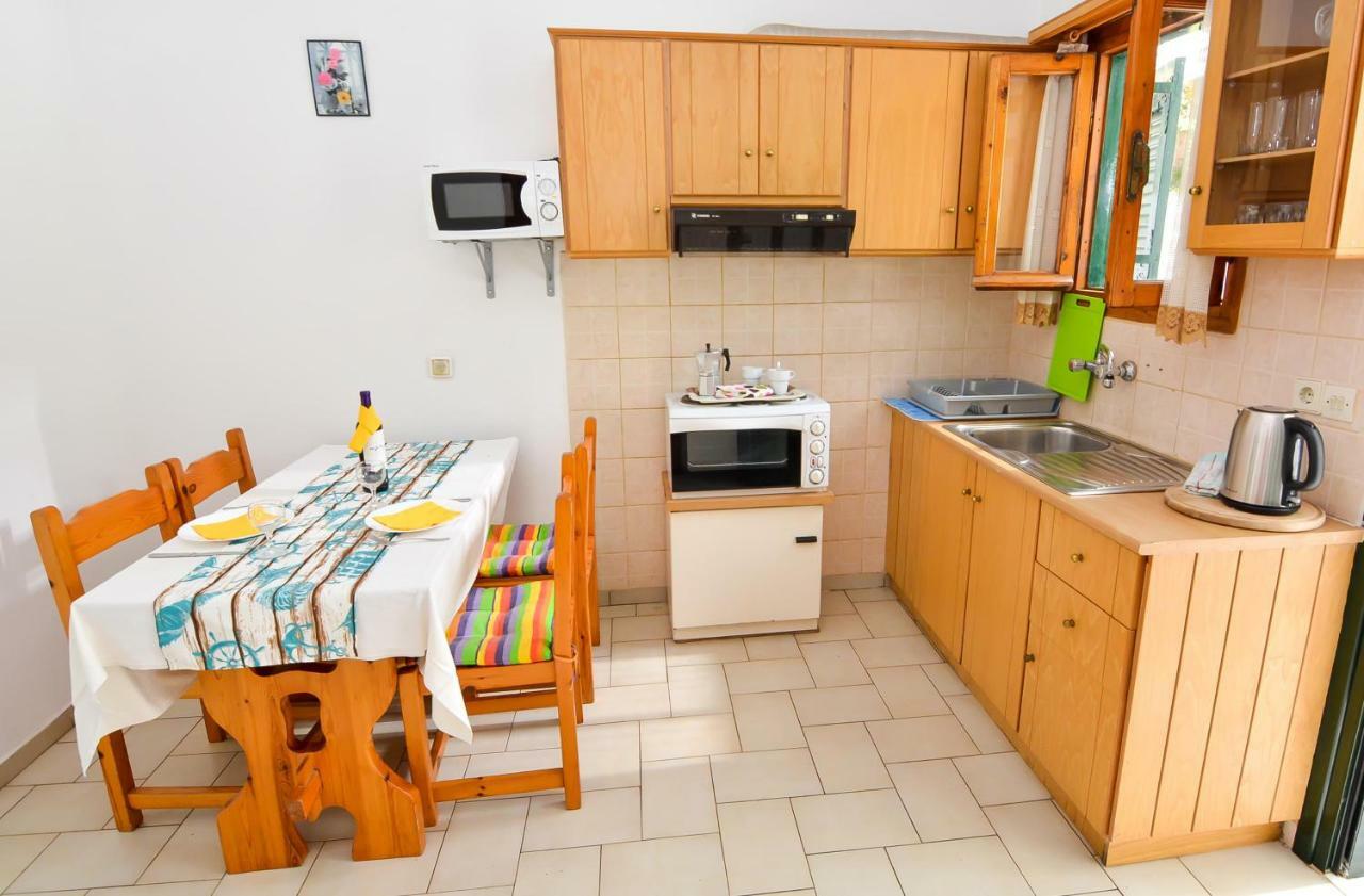 Alex-Giannis Apartments, Barbati Exterior photo